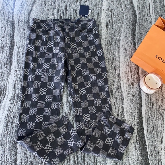 Other - Men’s Louis Vuitton LV Checkered pattern sz 34 L